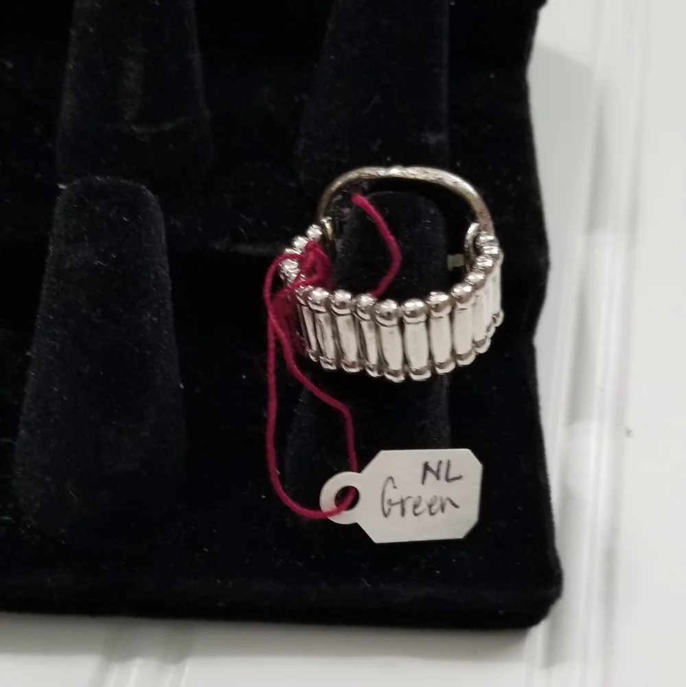 Paparazzi TARGET PRACTICE Ring - Picture 4 of 7